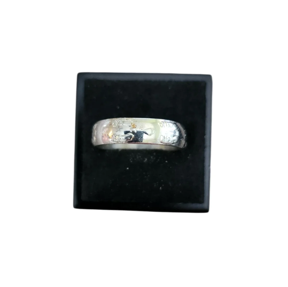 Size 9 Silver Toned Horseshoe Engraved Band Ring